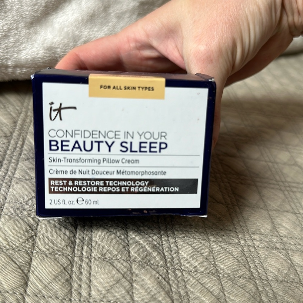 IT COSMETICS Confidence In Your Beauty Sleep moisturizer